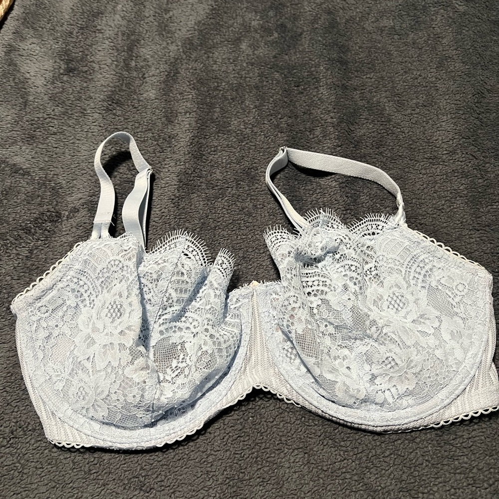 Victoria's Secret White Lace Underwire Bra